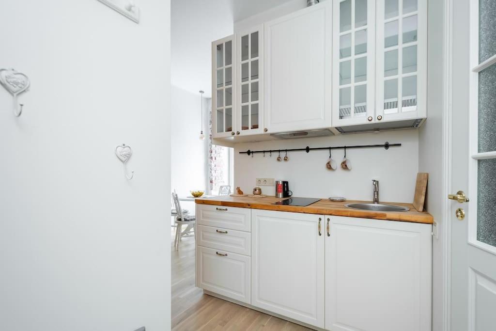 Cozy Studio Apartment Tallinn Exterior photo